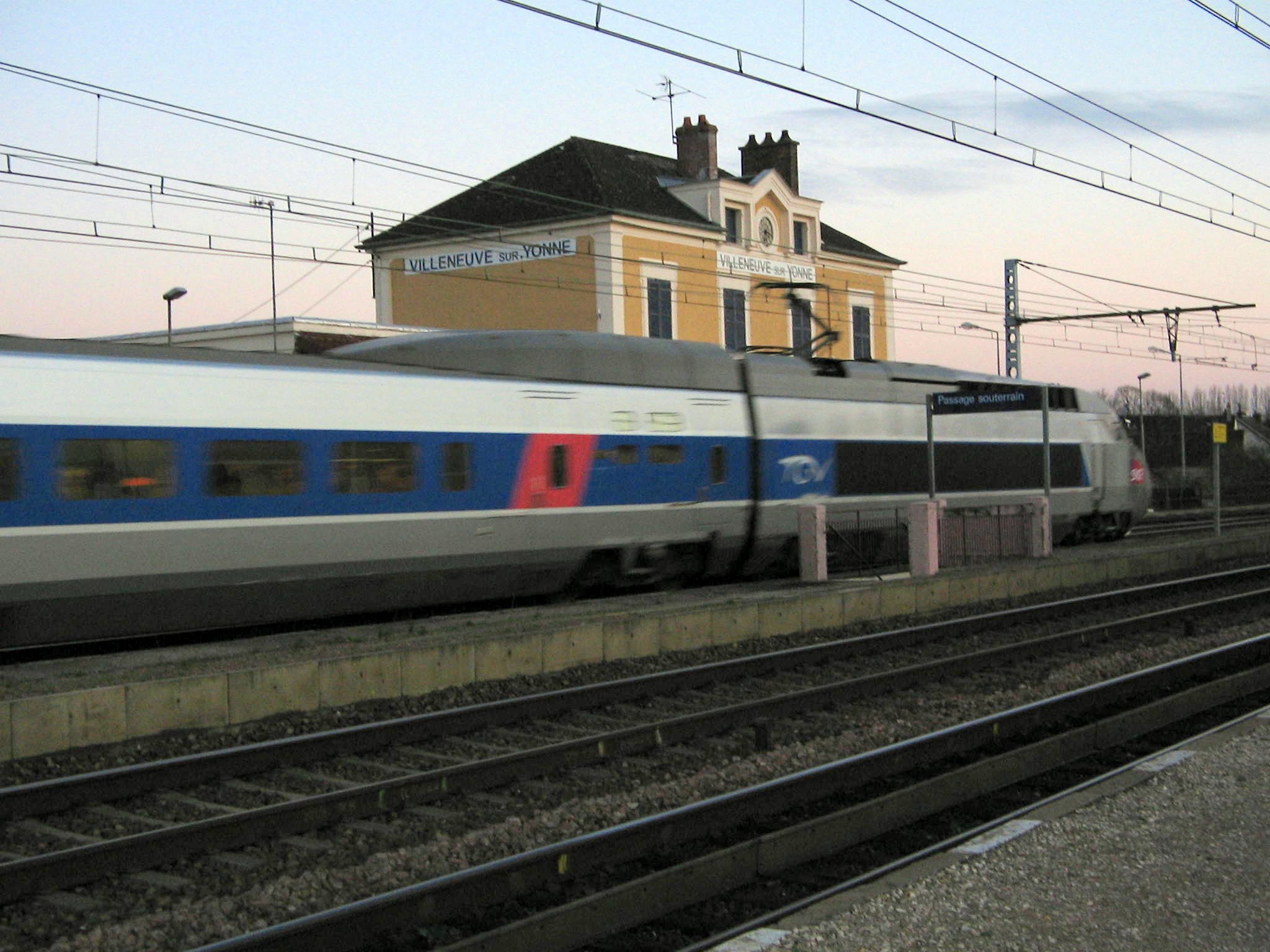 gare de Villeneuve sur Yonne Brin de causette Le Web des Cheminots